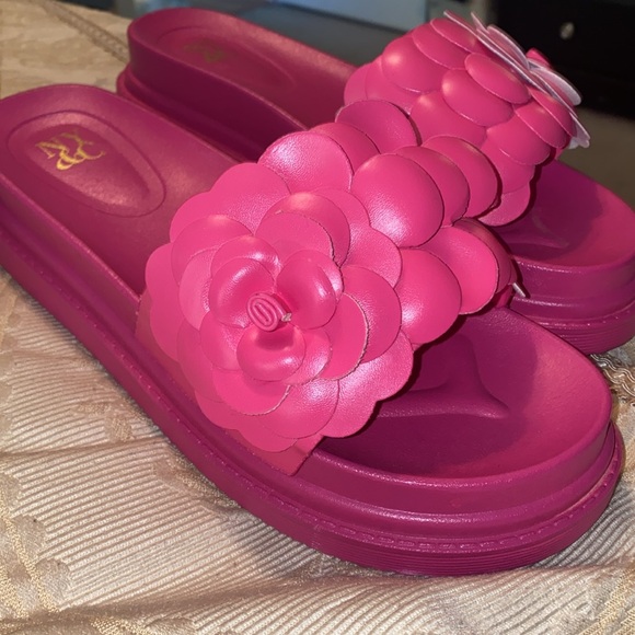 New!  flower Camilla slides In box! NY&C (pink) - Picture 6 of 10
